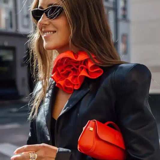 choker de color rojo la tendencia del invierno