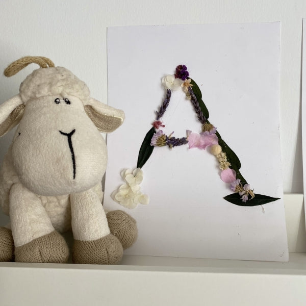 Affiche avec lettre des fleurs