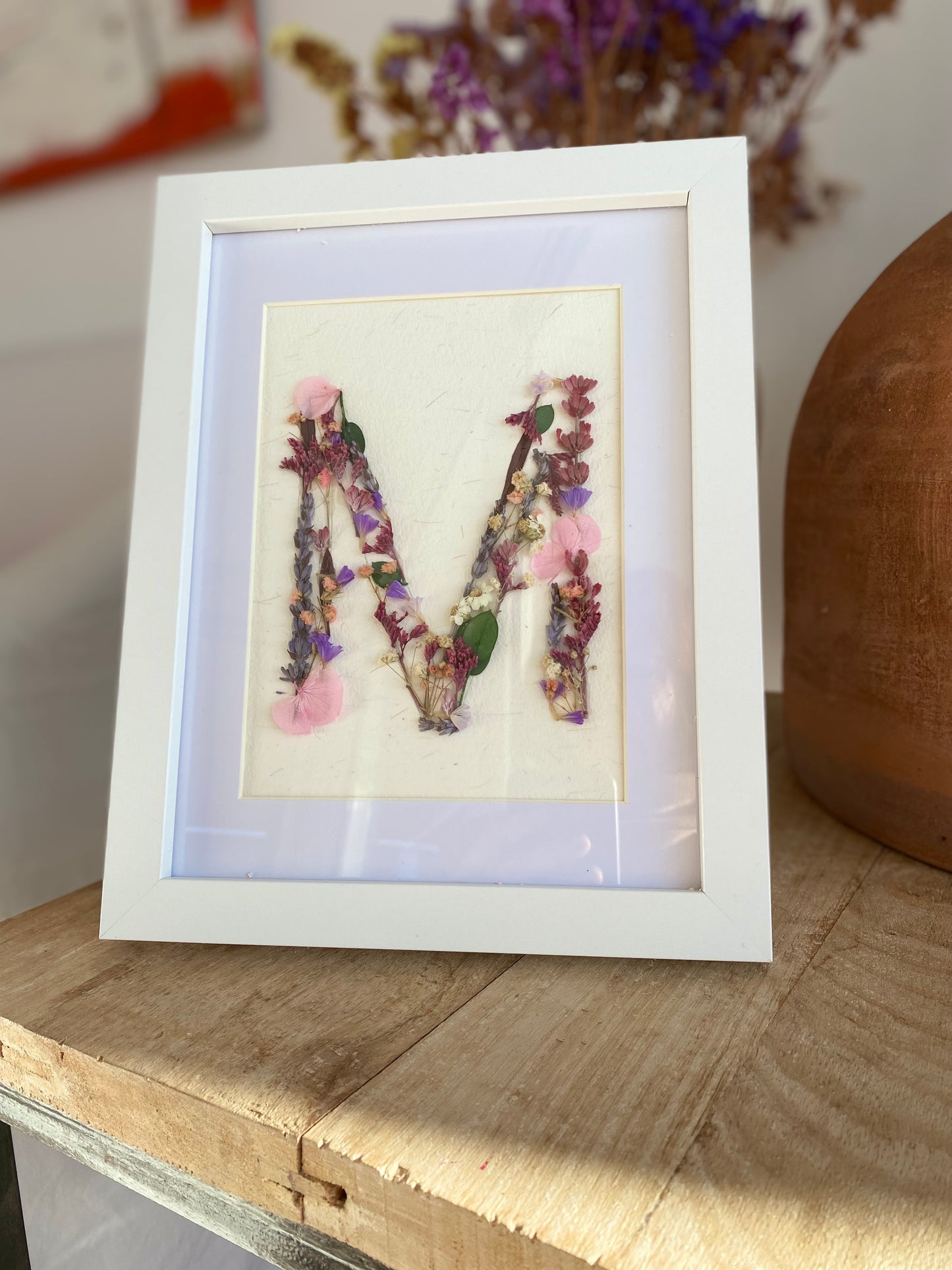 Affiche avec lettre des fleurs