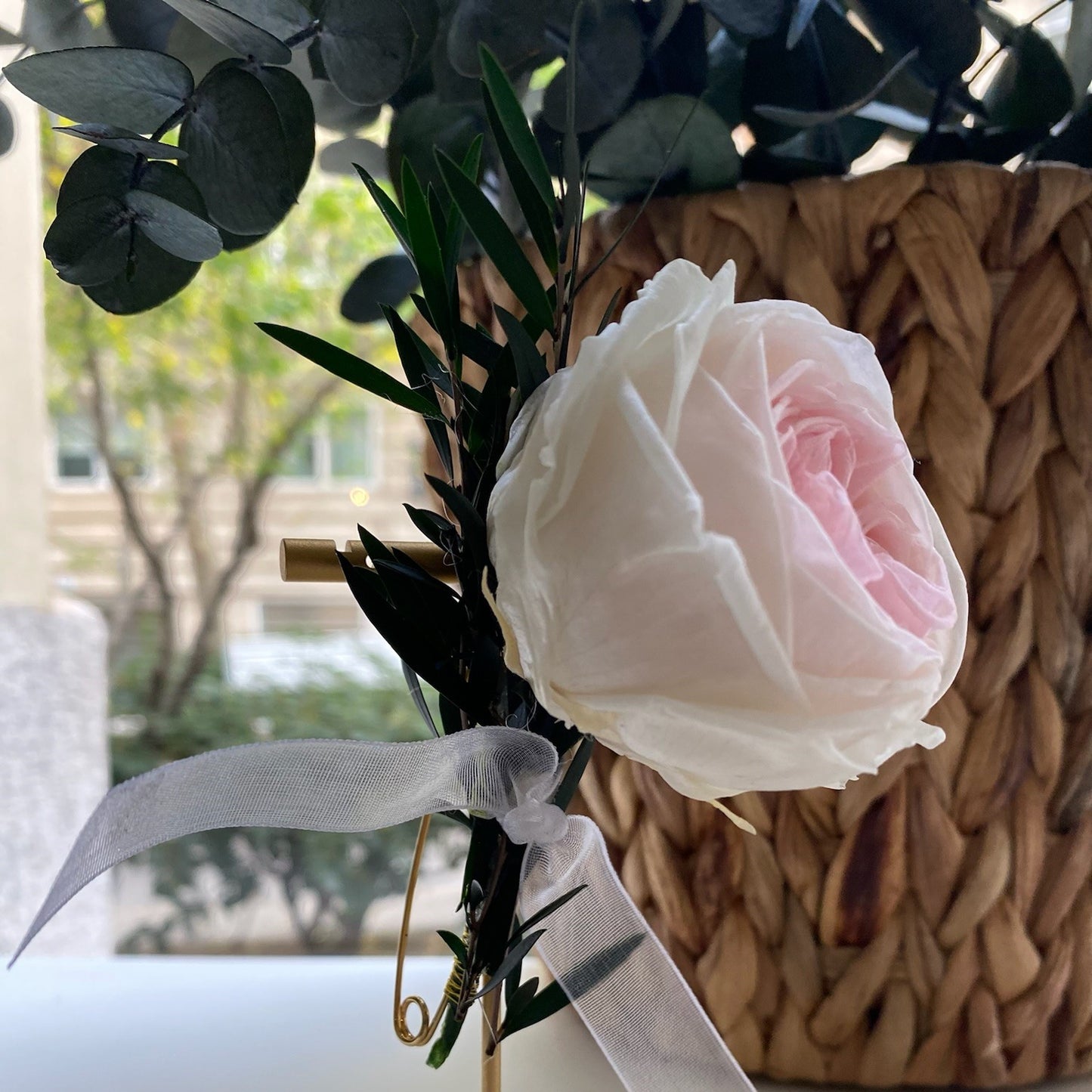 Boutonnière de mariée romantique