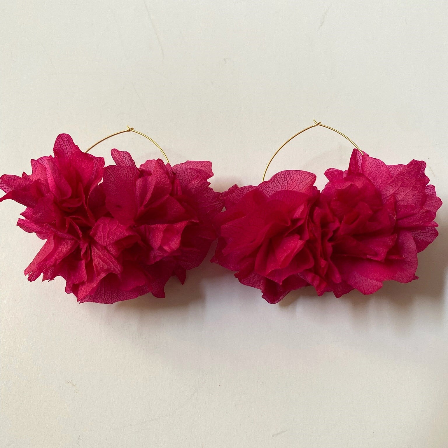 Pendientes Party con hortensia preservada - LOA Bijoux – LOA bijoux, image size:1536x1536