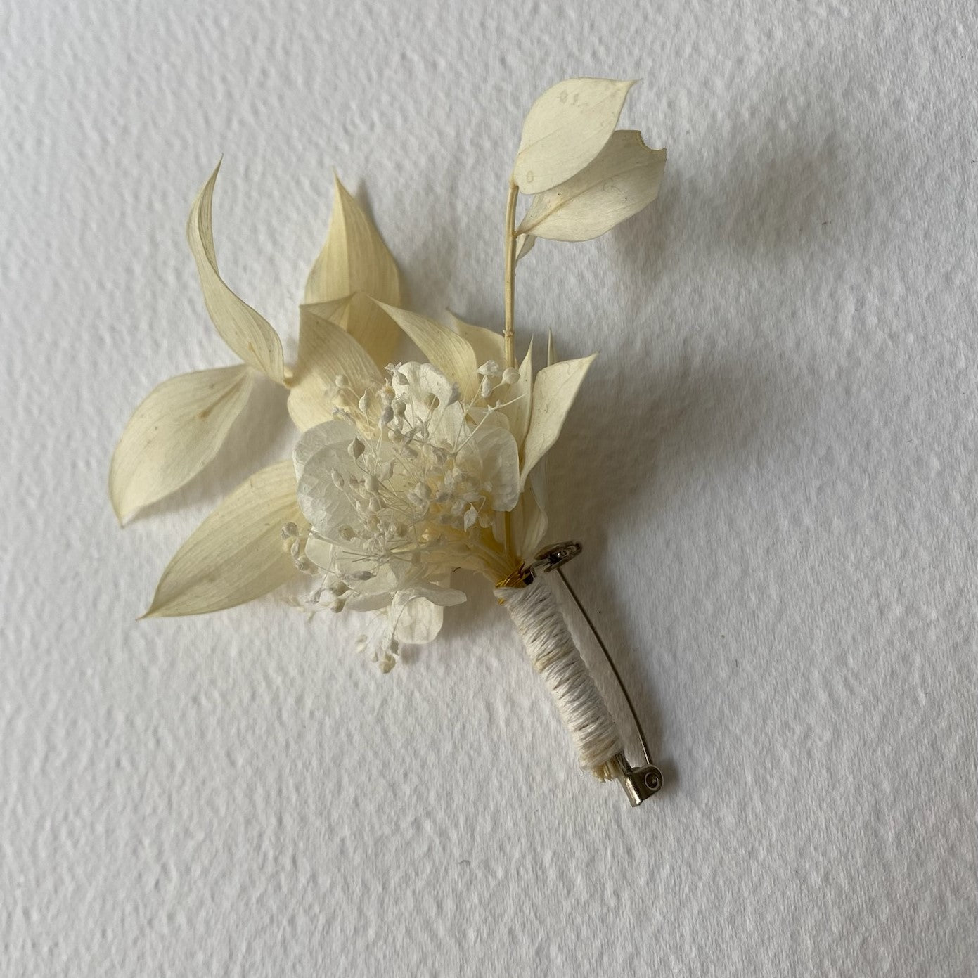 Boutonniere de marié Olivia